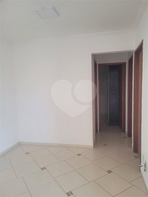 Indaiatuba - Venda - Apartamento no Condomínio Portal das Flores com 64 m², 3 dorms, sendo 2 com armários planejados, , WC social, cozinha planejada e totalmente integrada com a lavanderia, varanda, , 02 vagas de garagem. Excelente localização, a poucos metros do Shopping Polo, mercados, padaria,