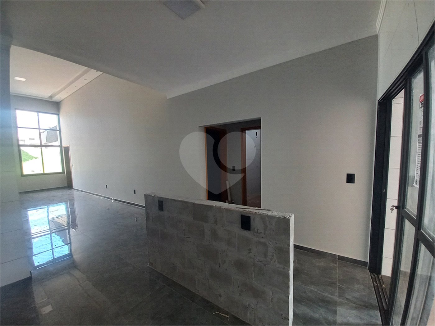 Casa à venda com 3 quartos, sendo 1 suíte, no condomínio Horto Florestal Villagio, Sorocaba - SP