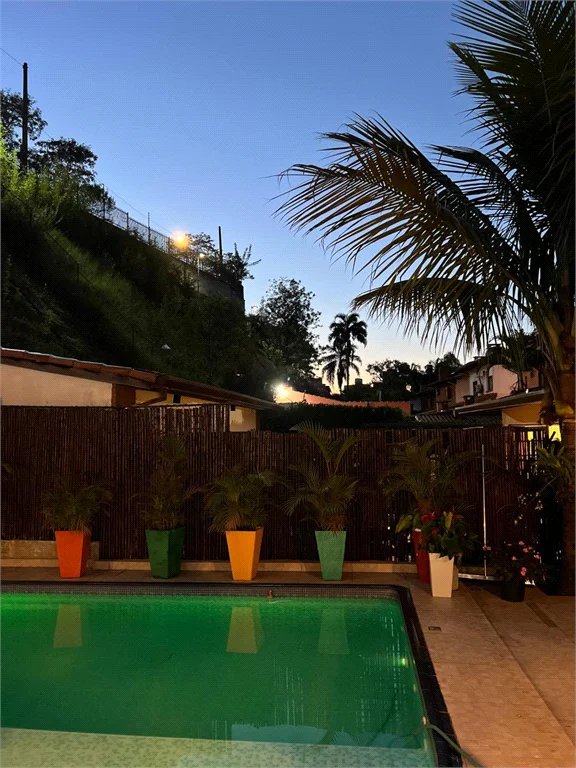 Casa à venda com 4 quartos, sendo 2 suítes, no condomínio Ypê Branco, São Paulo - SP