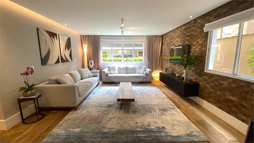 Casa à venda com 4 quartos, sendo 3 suítes, no condomínio Brisa Verde, São Paulo - SP