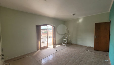 Sobrado à venda com 4 quartos, sendo 1 suíte,  em Jardim Itamaracá, Indaiatuba, SP