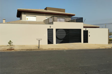 Sobrado à venda com 4 quartos, sendo 3 suítes,  em Jardim Marabá, Itapetininga, SP
