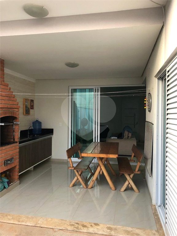 Casa à venda com 3 quartos, sendo 1 suíte, no condomínio Golden Park, Sorocaba - SP