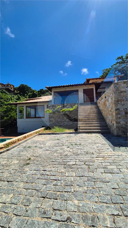 Casa à venda com 8 quartos, sendo 7 suítes, em Ferradura, Armação dos Búzios, RJ