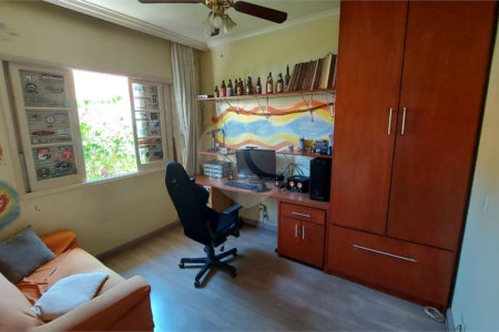 Casa à venda com 4 quartos, sendo 2 suítes, em Jardim São Caetano, São Caetano do Sul, SP
