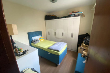 Casa à venda com 3 quartos, sendo 1 suíte, no condomínio Regina, São Paulo - SP