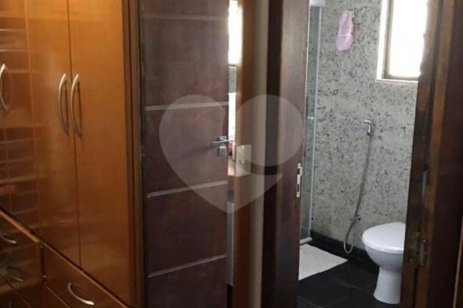 Sobrado à venda com 3 quartos, sendo 1 suíte, em Jardim Virginia Bianca, São Paulo, SP