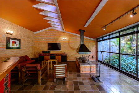 Casa à venda com 4 quartos, sendo 1 suíte,  em Jardim Leonor, São Paulo, SP