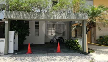 Casa de Vila à venda com 3 quartos, sendo 1 suíte,  em Itaim Bibi, São Paulo, SP