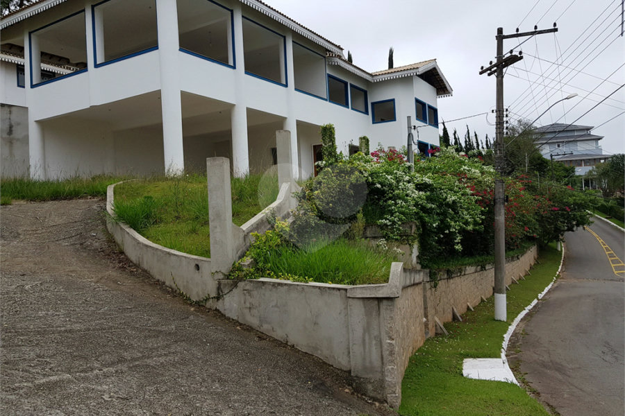 Casa à venda com 4 suítes no condomínio Suíça da Cantareira, Mairiporã - SP