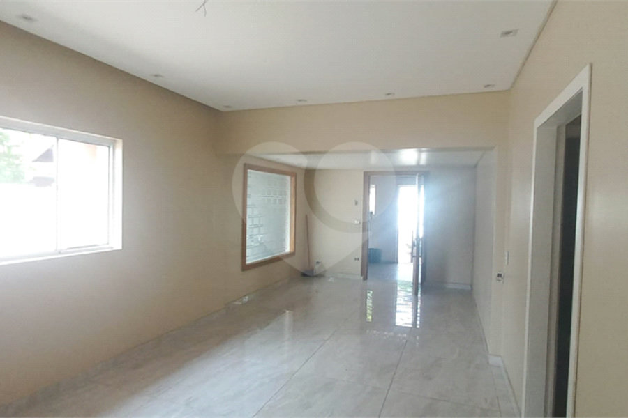 Casa Térrea à venda com 4 quartos, sendo 3 suítes, em Vila Galvão, Guarulhos, SP
