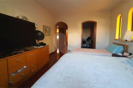 Casa à venda com 4 quartos, sendo 2 suítes, em MORUMBI, São Paulo, SP