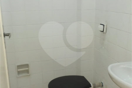 Sobrado à venda com 4 quartos, sendo 1 suíte, em Vila Vitório Mazzei, São Paulo, SP