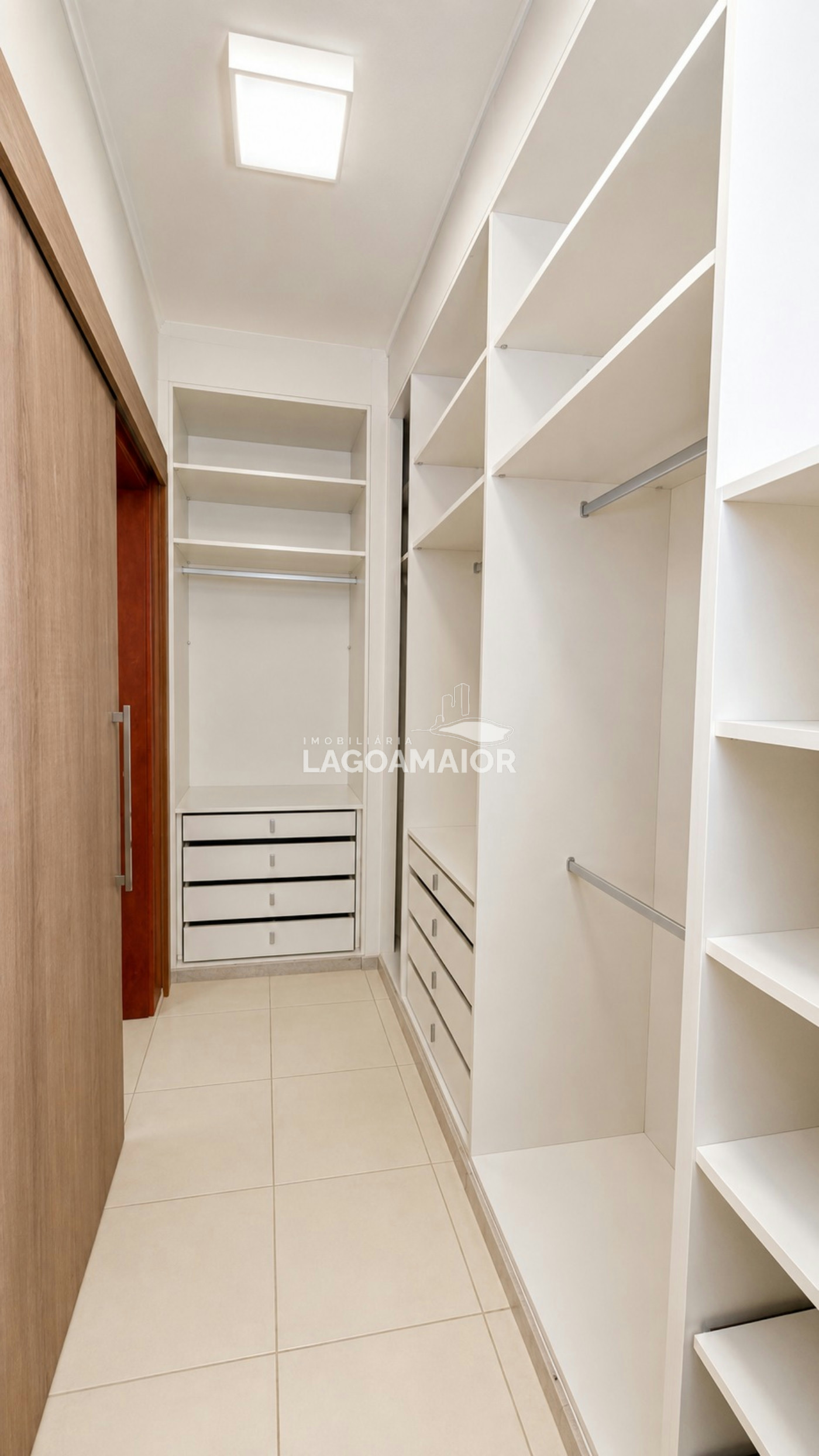 Casa à venda com 3 quartos, sendo 1 suíte, no condomínio Portal das Àguas, Três Lagoas - MS