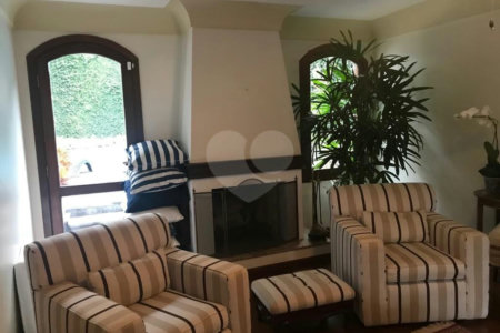 Casa à venda com 5 quartos, sendo 2 suítes,  em Jardim Everest, São Paulo, SP