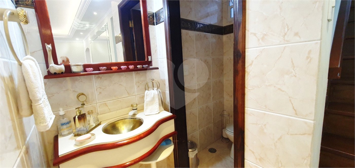 Sobrado à venda com 4 quartos, sendo 3 suítes, em Vila Paulicéia, São Paulo, SP