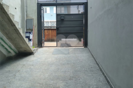 Sobrado à venda com 2 suítes em Vila Nivi, São Paulo, SP