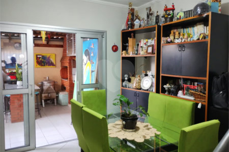 Sobrado à venda com 3 quartos, sendo 1 suíte,  em Vila Oliveira, Mogi das Cruzes, SP