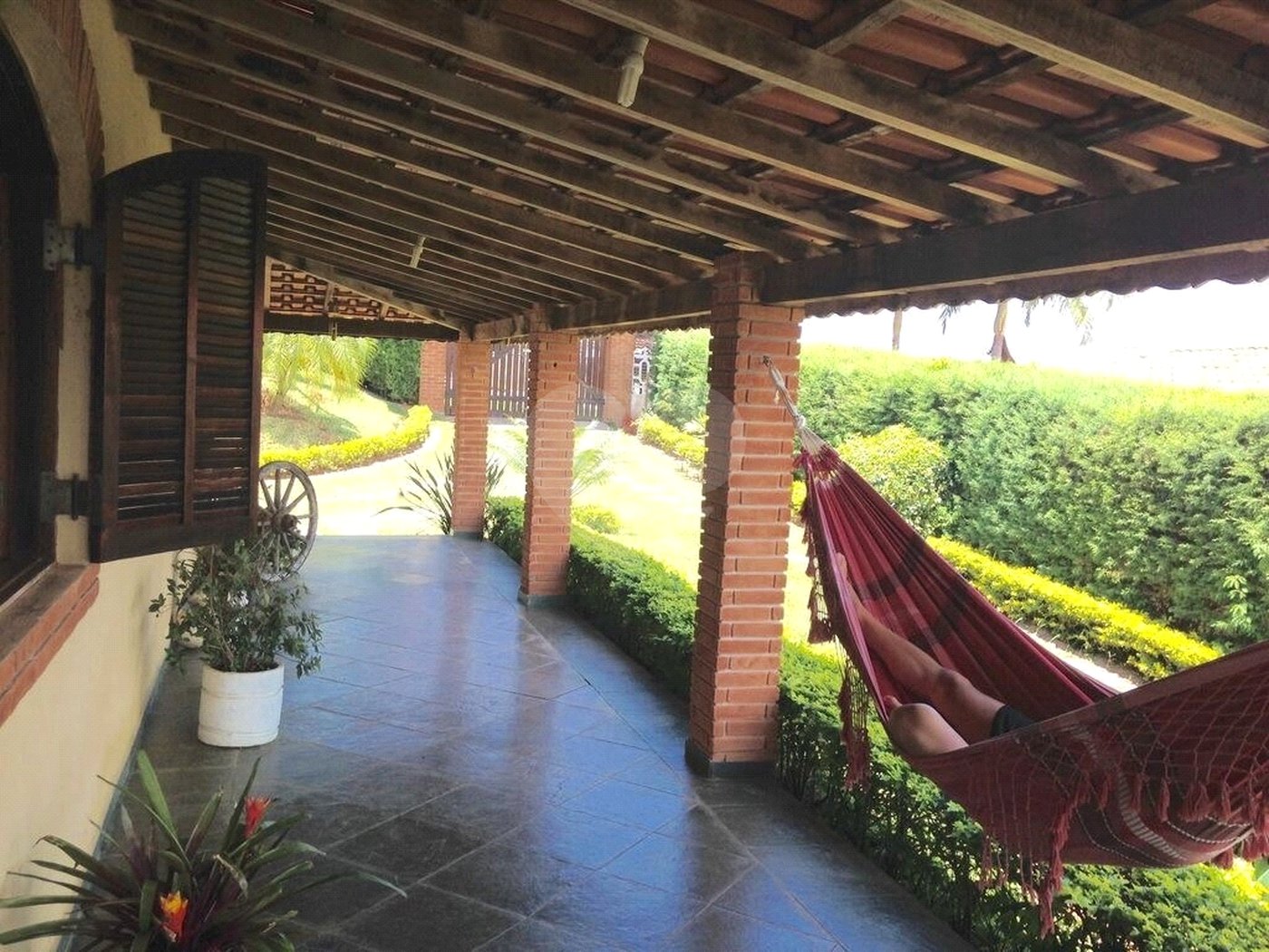 Casa à venda com 3 quartos, sendo 1 suíte,  no condomínio Vista Alegre, Bom Jesus dos Perdões - SP