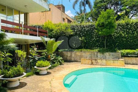 Casa à venda com 4 quartos, sendo 2 suítes, em Interlagos, São Paulo, SP