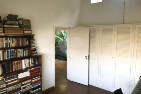 Casa à venda com 3 quartos, sendo 1 suíte, em Guarapiranga, São Paulo, SP