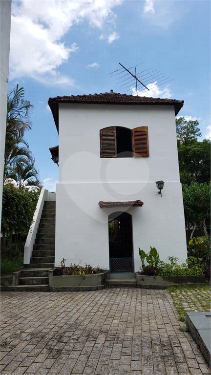 Casa à venda com 4 quartos, sendo 2 suítes, em Horto, São Paulo, SP