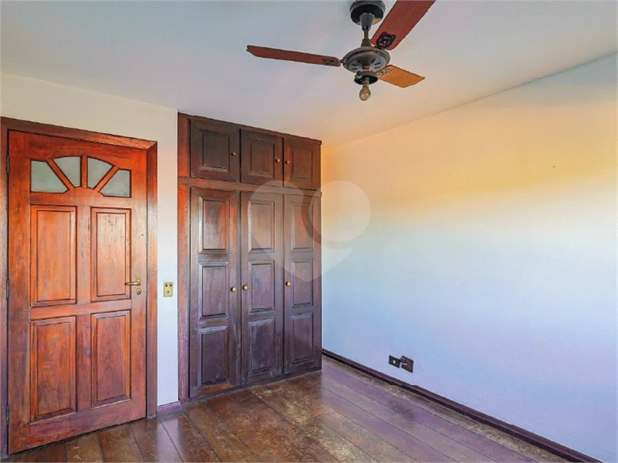 Sobrado à venda com 3 quartos, sendo 1 suíte,  em Jardim Leonor, São Paulo, SP