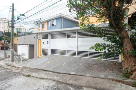 Sobrado à venda com 4 quartos, sendo 1 suíte, em Jardim Peri Peri, São Paulo, SP