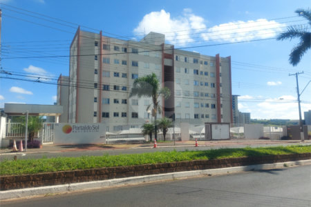 Apartamento Mobiliado no Condomínio Portal do Sol, na Avenida Getúlio Vargas