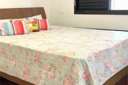 Apartamento na Vila Mariana de 200m2 com 4 dorms, 5 banheiros, 3 suítes, 4 vagas. Estuda permuta.