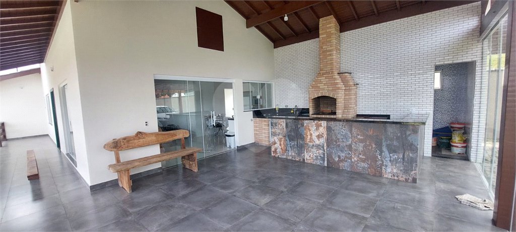 Casa à venda com 3 suítes no condomínio Riviera dos Pássaros, Joanópolis - SP