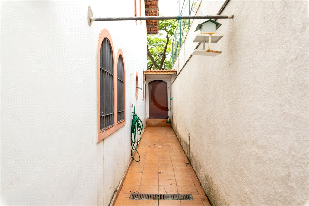 Casa à venda com 4 quartos, sendo 2 suítes, em Campo Belo, São Paulo, SP