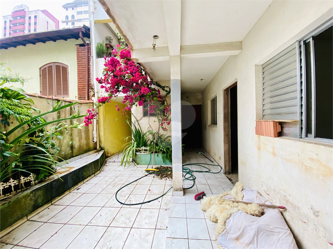 Sobrado à venda com 4 quartos, sendo 1 suíte, em Vila Gilda, Santo André, SP