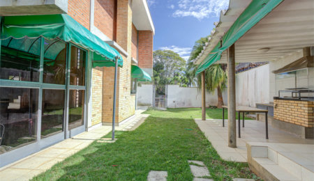 Casa à venda com 3 suítes em Interlagos, São Paulo, SP
