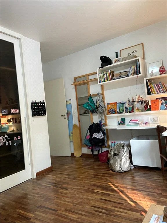 Casa à venda com 4 quartos, sendo 1 suíte,  em Vila Morumbi, São Paulo, SP
