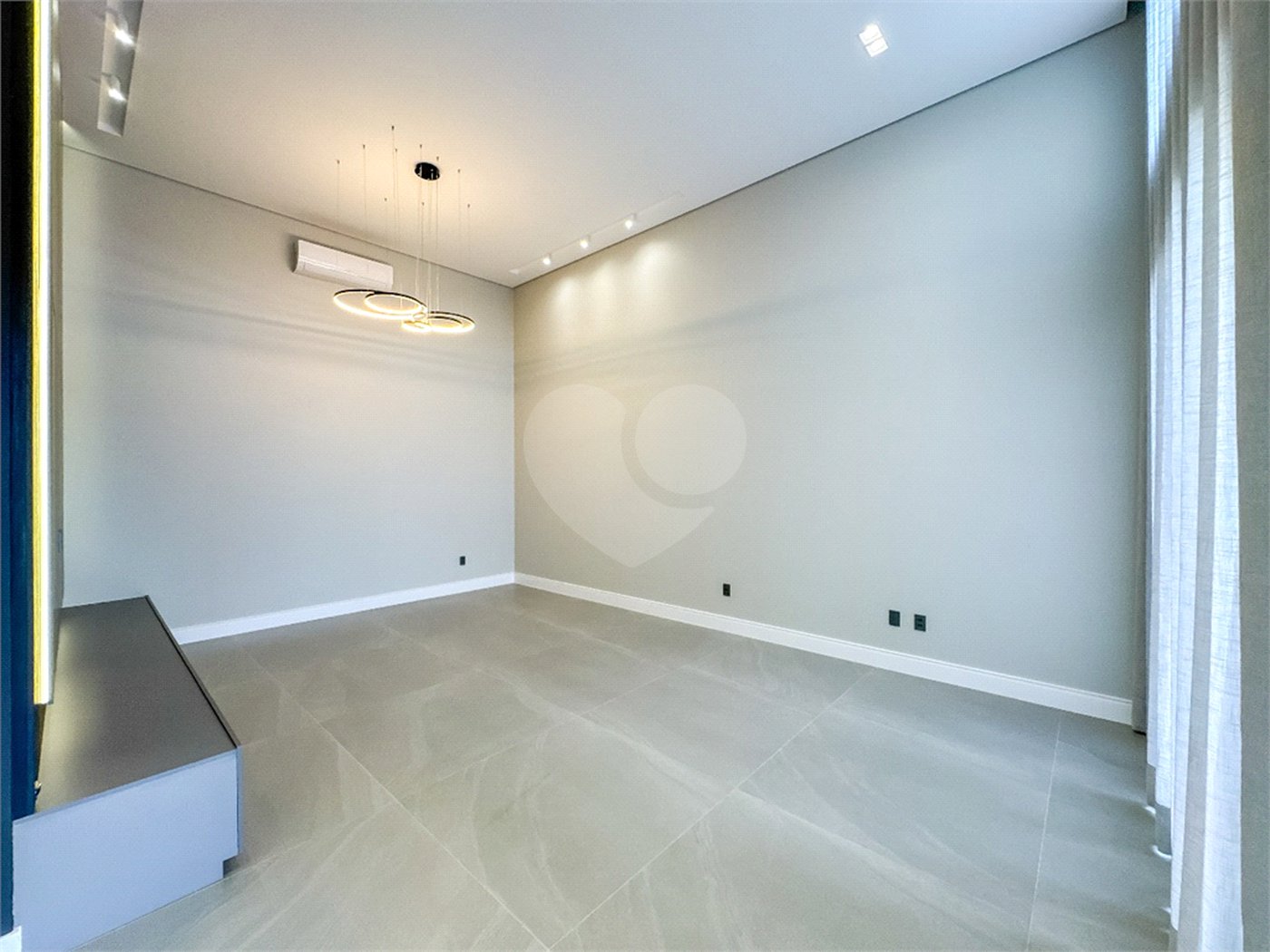 Casa à venda com 3 suítes no condomínio Villa dos Pinheiros, Indaiatuba - SP