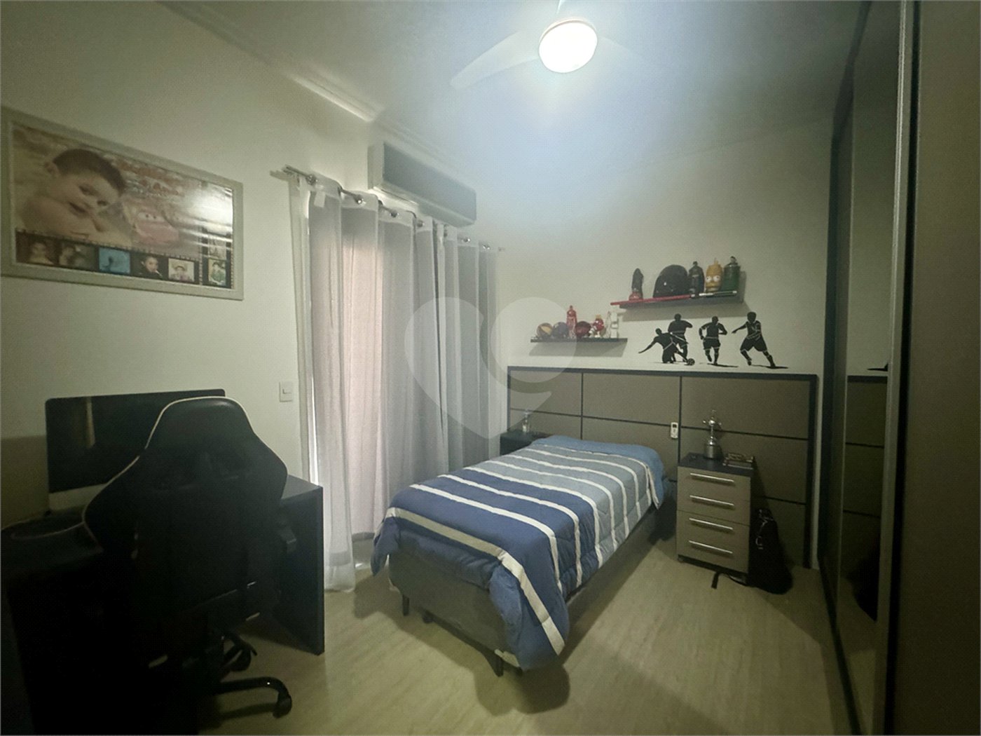 Casa à venda com 3 quartos, sendo 1 suíte,  no condomínio Lago da Serra, Araçoiaba da Serra - SP
