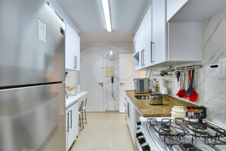 Apartamento à venda com 3 quartos, sendo 1 suíte, em Santo Amaro, São Paulo, SP