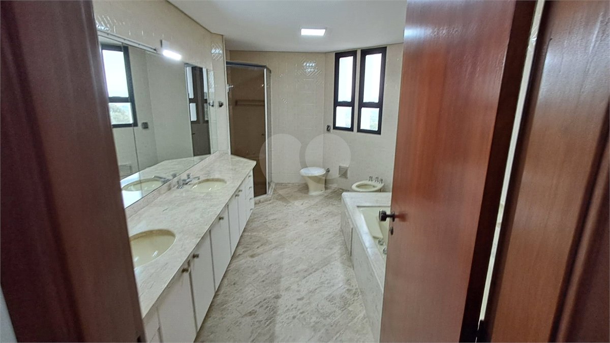 Apartamento para alugar com 4 quartos, sendo 3 suítes, em Santo Amaro, São Paulo, SP