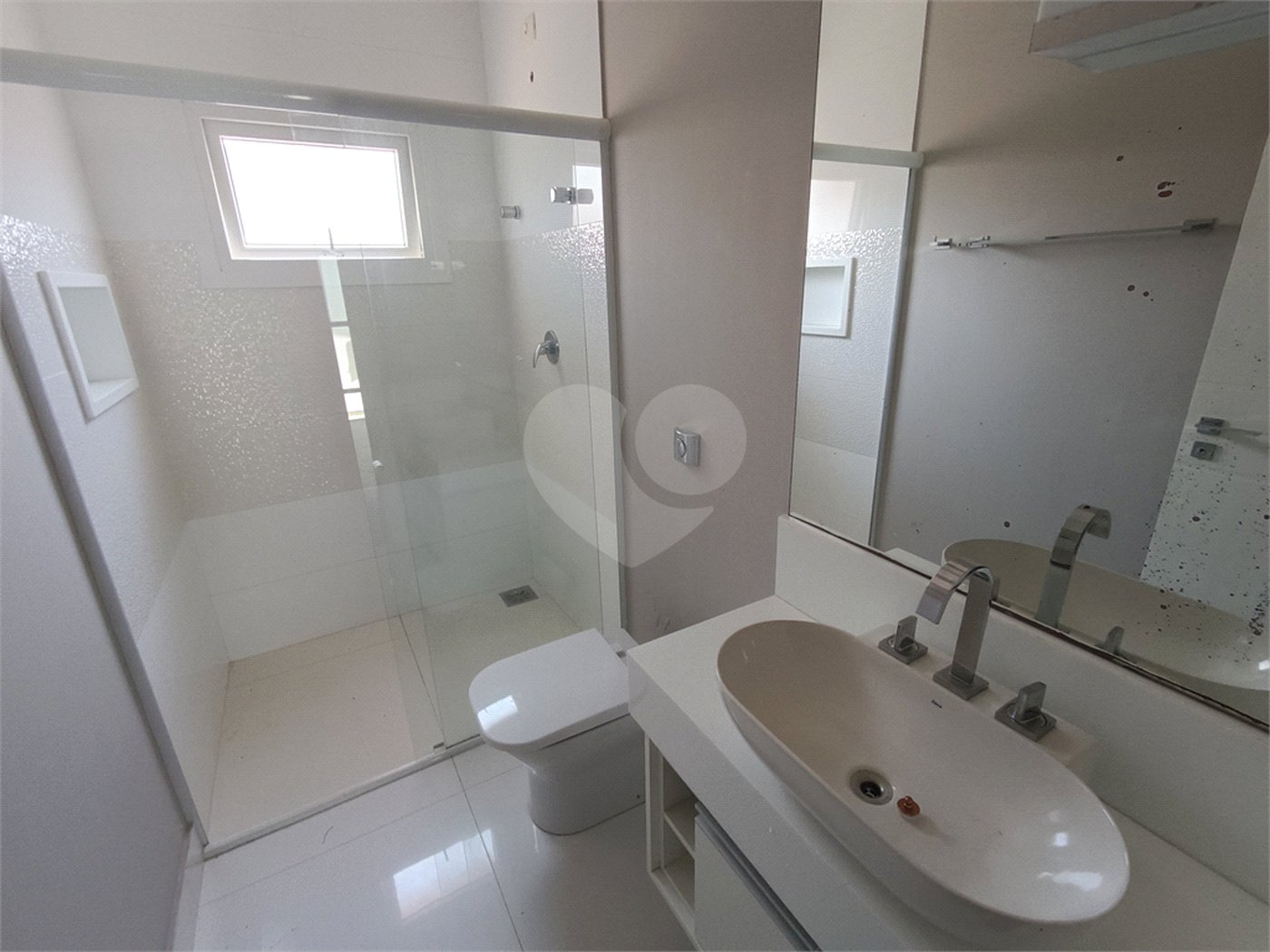 Casa à venda com 4 quartos, sendo 2 suítes, no condomínio Terras de Santa Adélia, Vargem Grande Paulista - SP