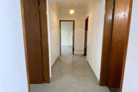 Casa à venda com 3 suítes no Centro, Vinhedo, SP