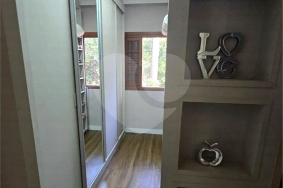 Casa à venda com 4 quartos, sendo 2 suítes, no condomínio Bosque dos Pássaros, São Paulo - SP