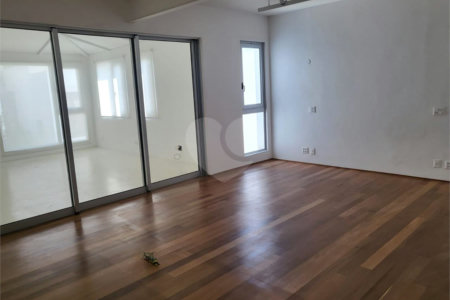 Sobrado à venda ou para alugar com 3 quartos, sendo 1 suíte, em Água Branca, São Paulo, SP