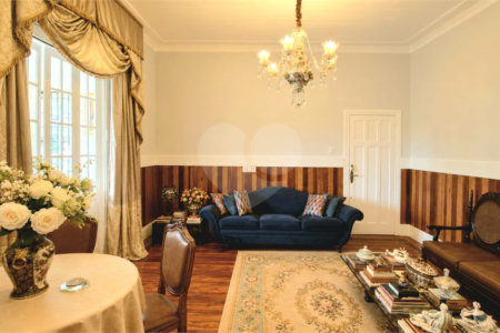 Casa à venda com 7 quartos, sendo 1 suíte, em Cosme Velho, Rio de Janeiro, RJ