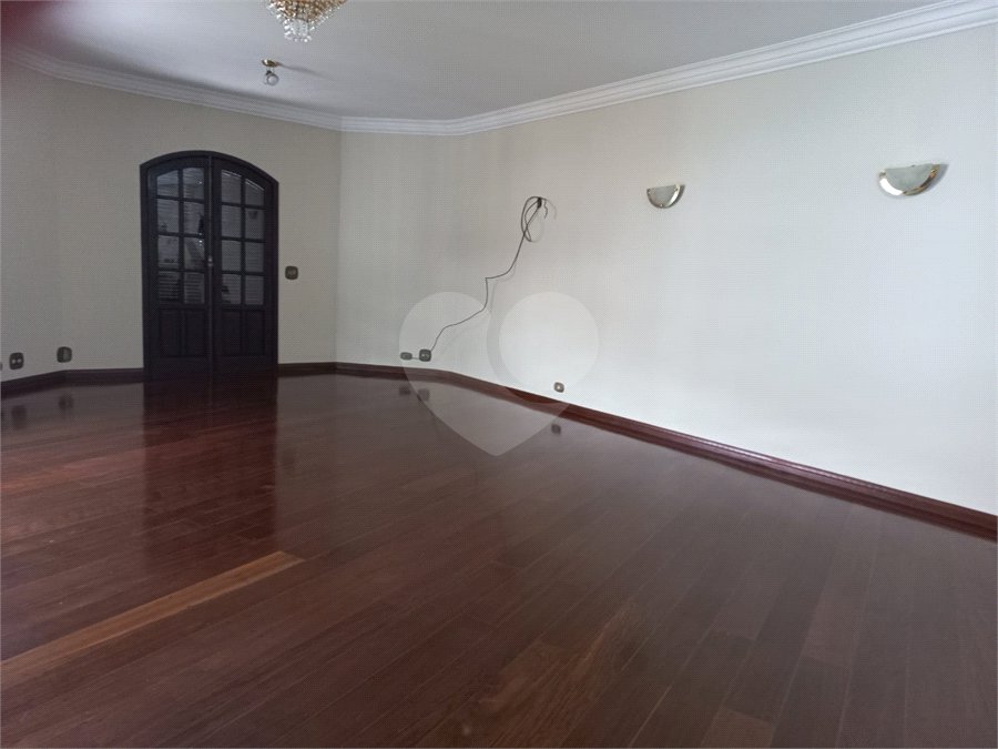 Sobrado à venda ou para alugar com 4 quartos, sendo 1 suíte,  em Barro Branco (zona Norte), São Paulo, SP