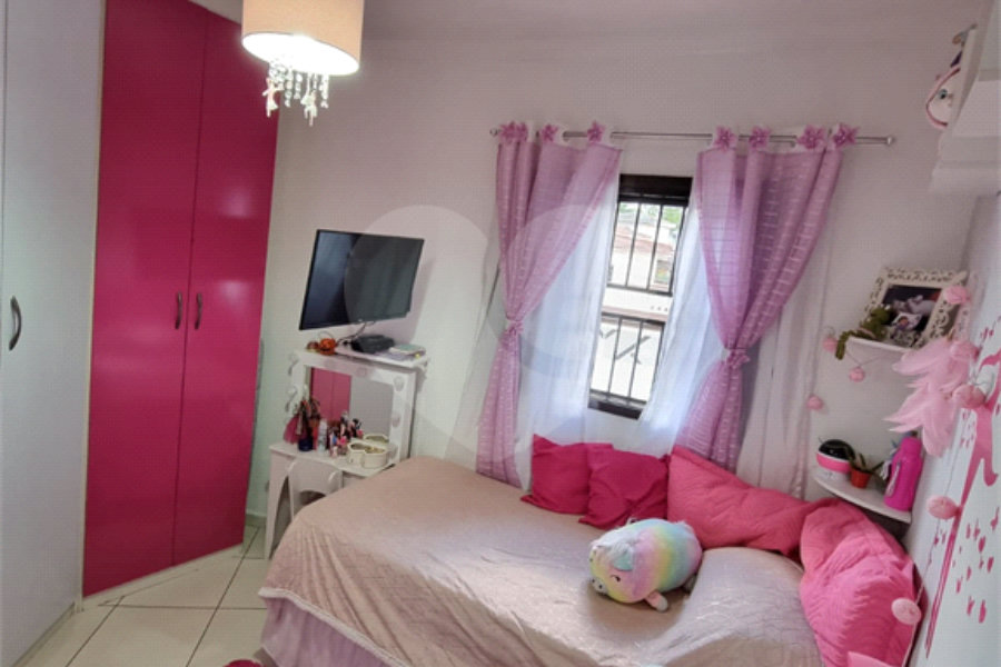 Sobrado à venda com 3 quartos, sendo 1 suíte, em Parque Capuava, Santo André, SP