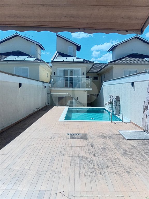Casa à venda com 3 suítes no condomínio Residencial Jd. Floresta, São Paulo - SP