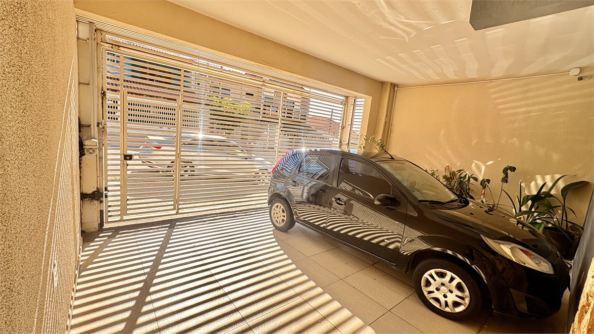Sobrado à venda com 3 quartos, sendo 1 suíte, em Jardim São Guilherme, Sorocaba, SP
