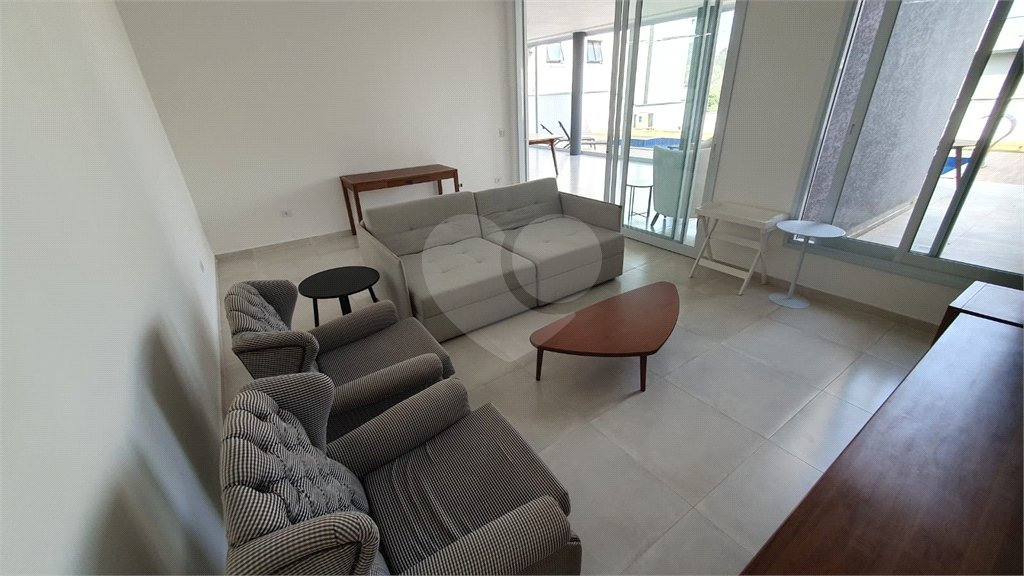 Casa à venda com 3 quartos, sendo 1 suíte, no condomínio Figueira Garden, Atibaia - SP