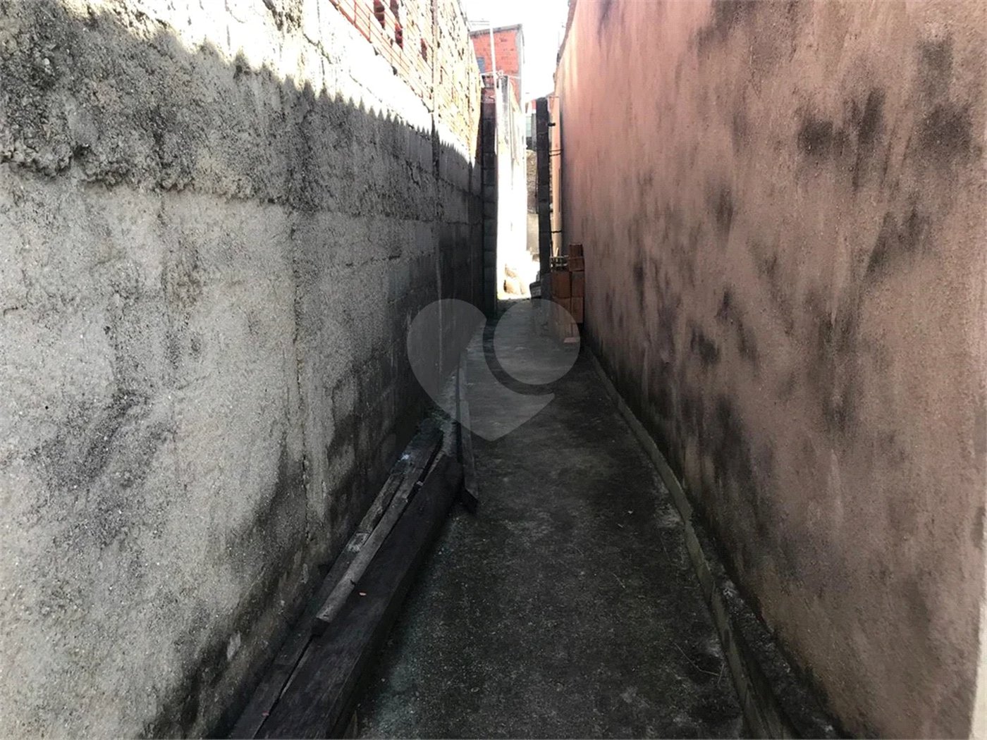 Terreno à venda com 2 quartos em Vila Martins, Carapicuíba, SP